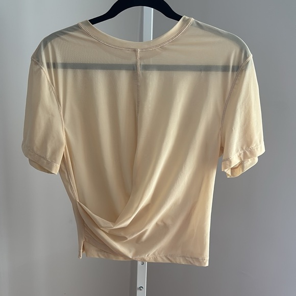 Lululemon Lightweight Mesh Reversible Yoga T-Shirt In Prosecco Size 6 - Picture 5 of 8